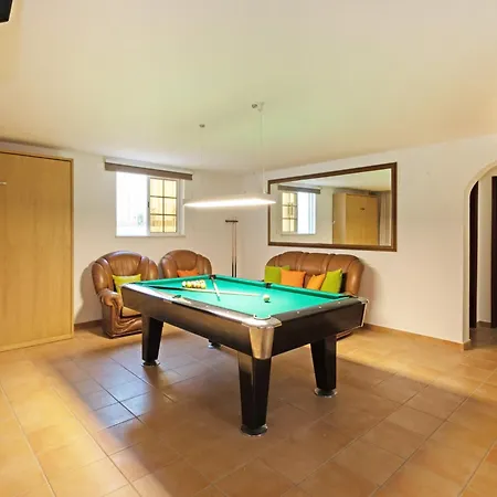 Villa In Gale Near Praia Manuel Lourenco Vila *